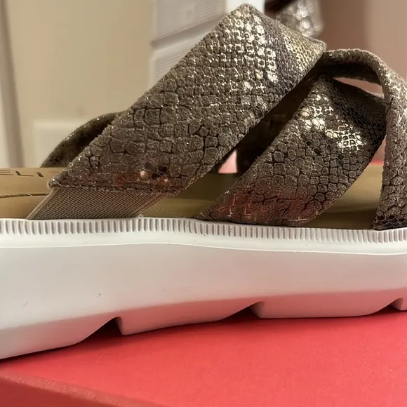 NEW VanEli Cleary Opal Rockefeller Reptile Print Platform Sandals Size 8.5M