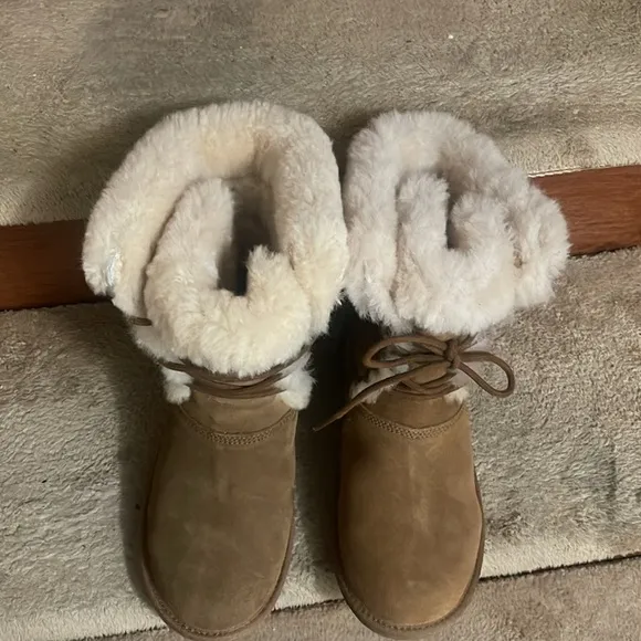 New Without Tag‎ Authentic UGG MontclairWomen  Sheepskin Lace Up Boots S…