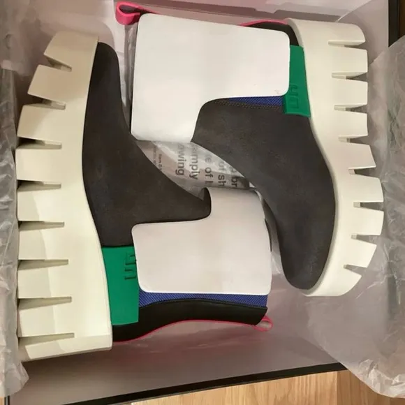 NEW—GRIP CHELSEA LO II by United Nude (W10)