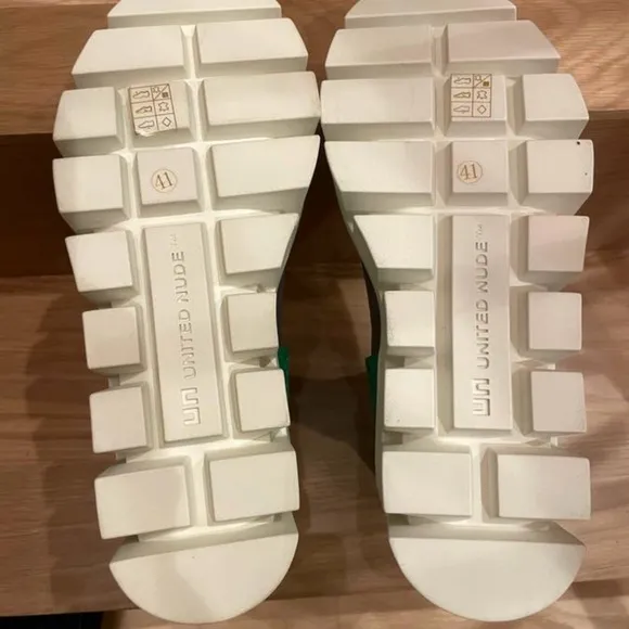 NEW—GRIP CHELSEA LO II by United Nude (W10)