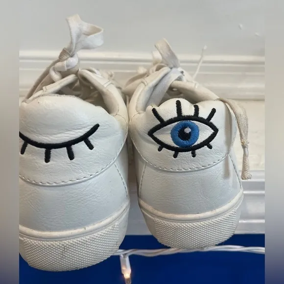 NIB Betsey Johnson Boom White Lace Up Sneakers 9.5 EUC Needs new Laces