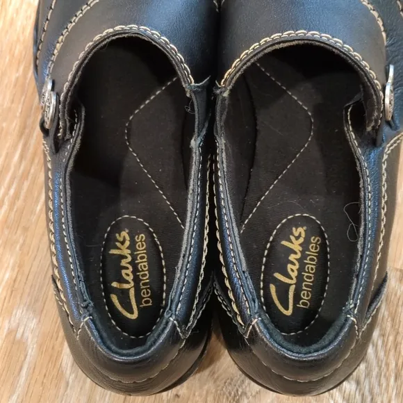 NIB Clarks Black ⚫️Leather Slip-On Loafers with Textured Finish Women's size 6.5