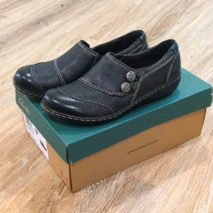 NIB Clarks Black ⚫️Leather Slip-On Loafers with Textured Finish Women's size 6.5