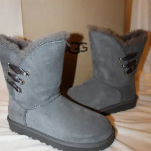 NIB UGG WOMEN'S CLASSIC‎ SHORT CONSTANTINE SUEDE SHEARLING BOOTS