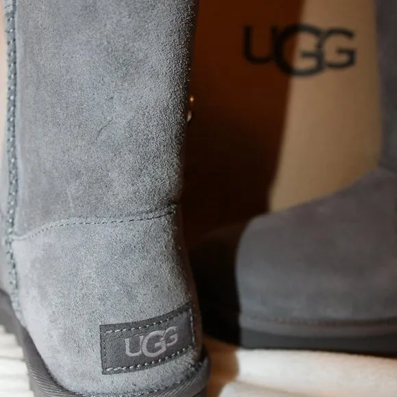NIB UGG WOMEN'S CLASSIC‎ SHORT CONSTANTINE SUEDE SHEARLING BOOTS