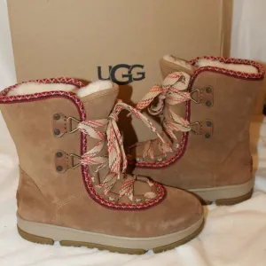 NIB UGG‎ WOMEN'S HIKER HI CLASSIC SUEDE WINTER HIKING SNOW BOOTS CHESTNUT