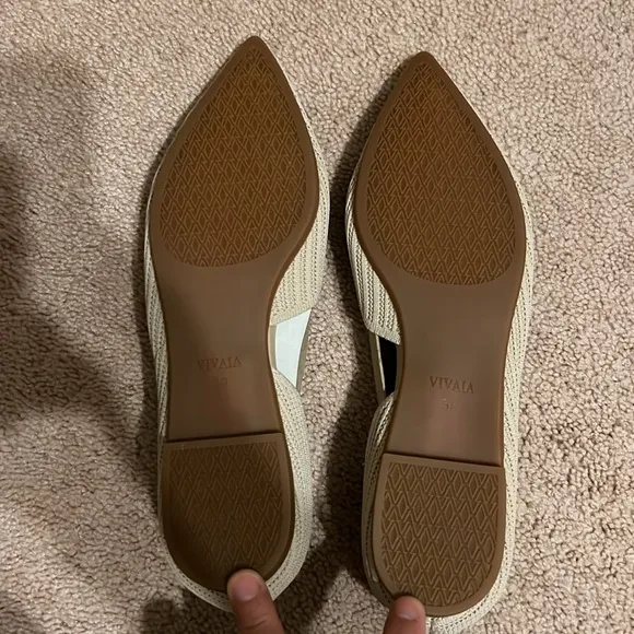 NIB - Vivaia Pointed-Toe D'Orsay Flats (Melia) - size 8