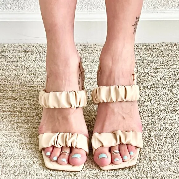 NIB Women's 8US Nude Beige Vegan Leather Strappy Square Toe Quilted Sandal Heels