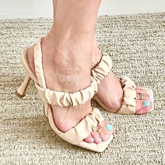NIB Women's 8US Nude Beige Vegan Leather Strappy Square Toe Quilted Sandal Heels