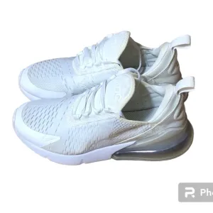 Nike Air 270 Sneakers 943345-103 Unisex Size 6Y.