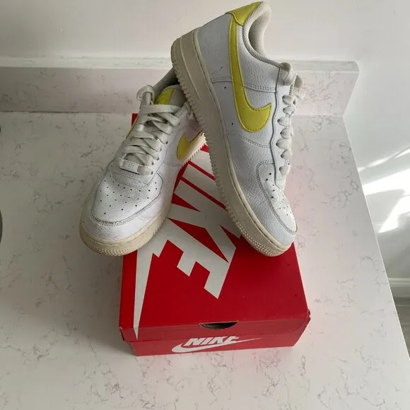 Nike Air Force 1 Low Top Sneakers White Yellow Leather Women's Sz 9.5 315115-153