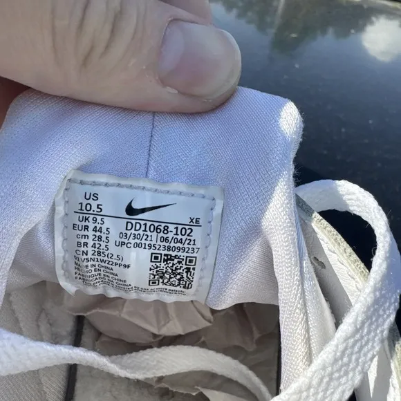 Nike Air Huarache Triple White Sneakers Size 10.5 US Men's Shoes Classic Style
