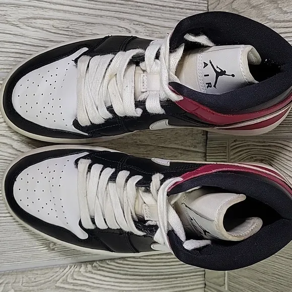 Nike Air Jordan 1 Black Noble Red White MidTop Sneakers Mens Size 7.5