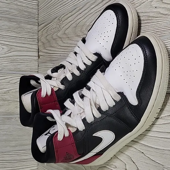 Nike Air Jordan 1 Black Noble Red White MidTop Sneakers Mens Size 7.5