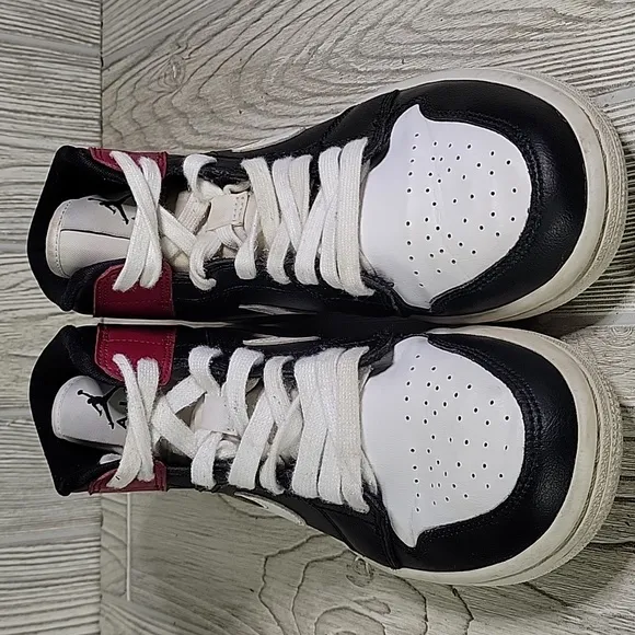 Nike Air Jordan 1 Black Noble Red White MidTop Sneakers Mens Size 7.5
