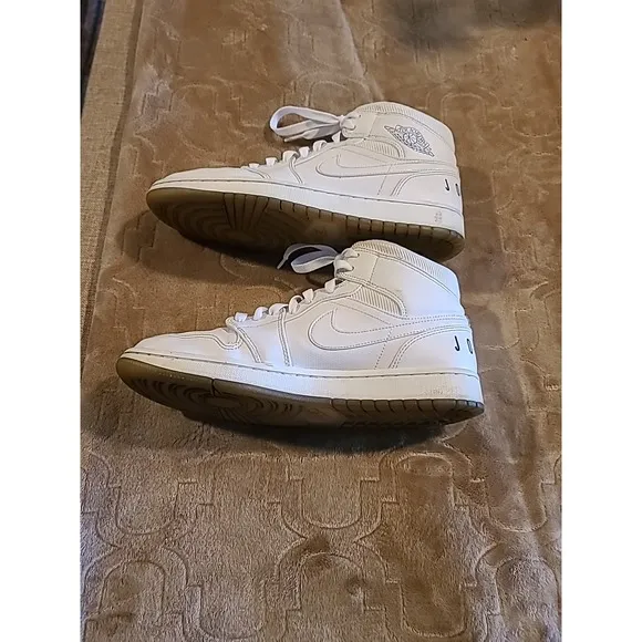 Nike Air Jordan 1 Mid Size Men's 8.5 White