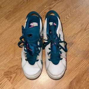 Nike Air Jordan 6 Retro White Laser Fuchsia Green Abyss GS Size 3Y Youth
