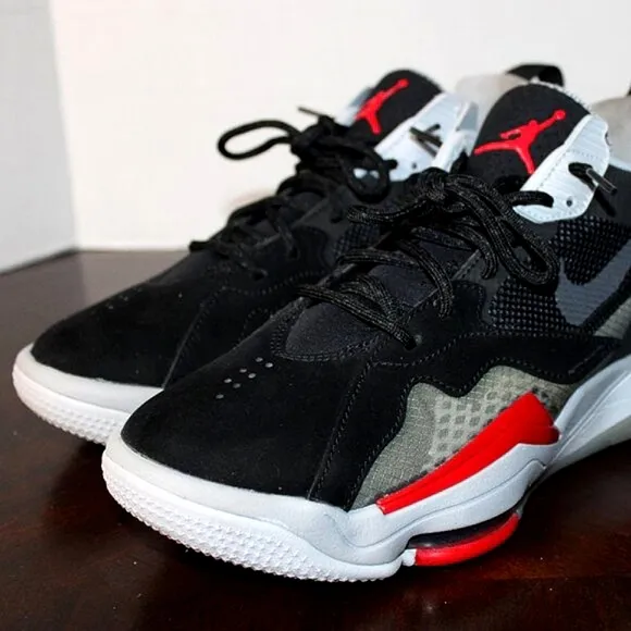 Nike Air Jordan Zoom 92 CK9183-001 Men’s Size 9.5 Black Red Gray Streetwear