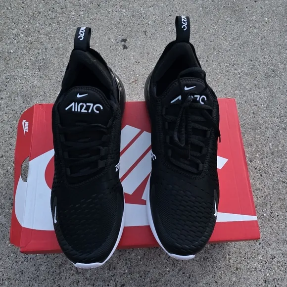 Nike Air Max 270 Black Sneakers Women Size 11.5