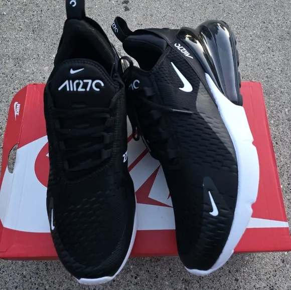 Nike Air Max 270 Black Sneakers Women Size 11.5