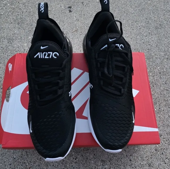 Nike Air Max 270 Black Sneakers Women Size 11.5