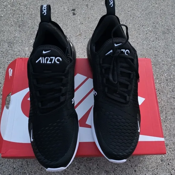 Nike Air Max 270 Black Sneakers Women Size 11.5