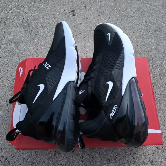 Nike Air Max 270 Black Sneakers Women Size 11.5