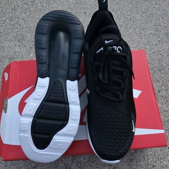 Nike Air Max 270 Black Sneakers Women Size 11.5