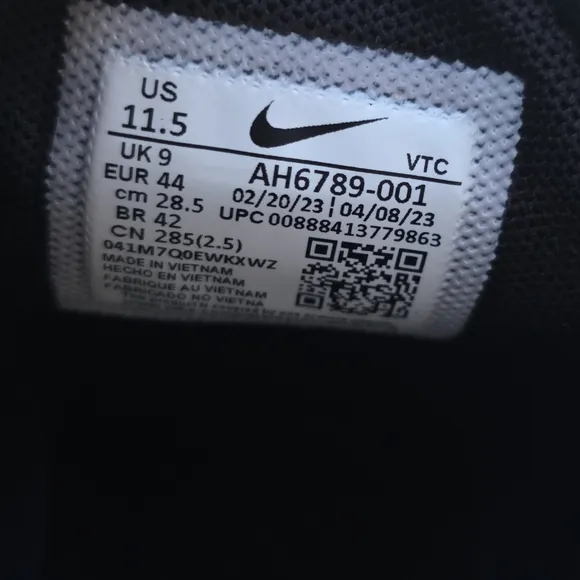 Nike Air Max 270 Black Sneakers Women Size 11.5