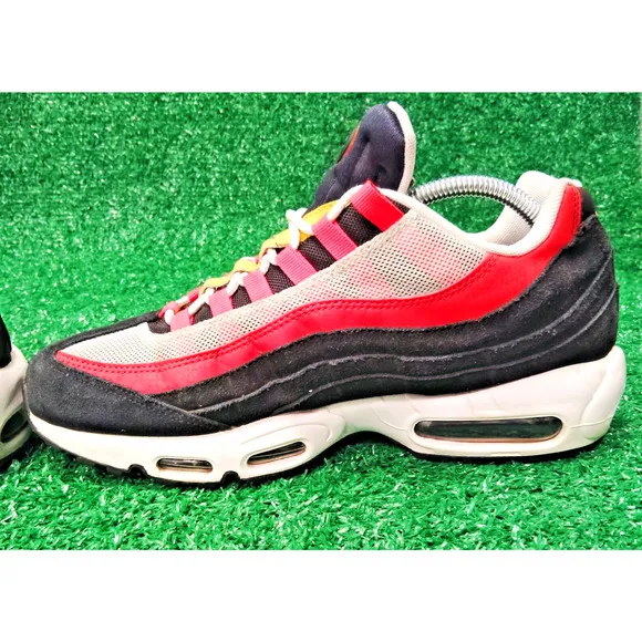 Nike Air Max 95 Essential Sneakers Men's Size 10 Red Black Low Cut AT9865-101