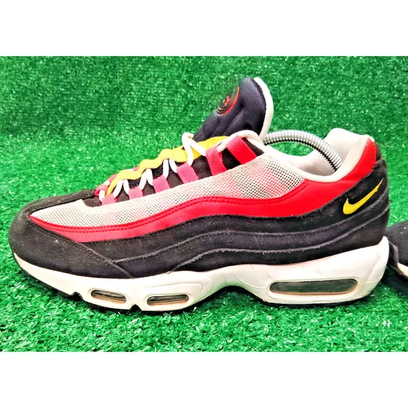 Nike Air Max 95 Essential Sneakers Men's Size 10 Red Black Low Cut AT9865-101