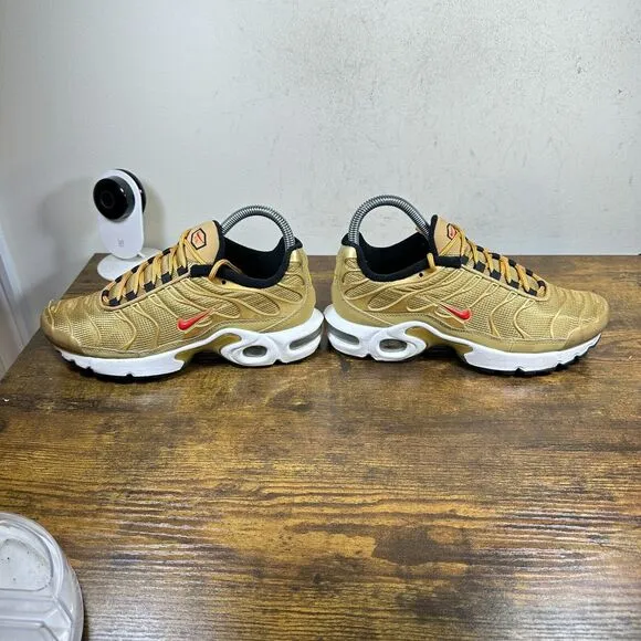 Nike Air Max Plus TN AR0259-700‎ Metallic Gold Varsity Sneakers Women's Size 6