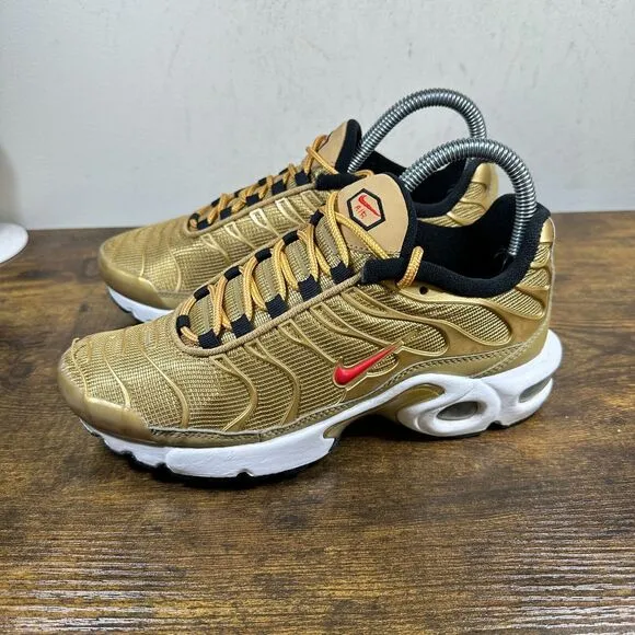 Nike Air Max Plus TN AR0259-700‎ Metallic Gold Varsity Sneakers Women's Size 6