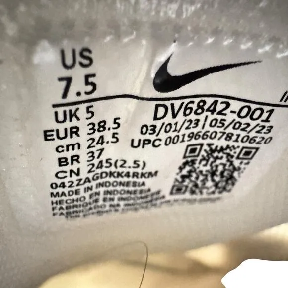 Nike Air Max SE Trainer White Black Gold DV-6842-001 Lace Up Sneakers Size 7.5