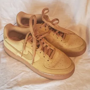 Nike Airforce 1 Lv8 Flax Gum Light Brown. Low Top.