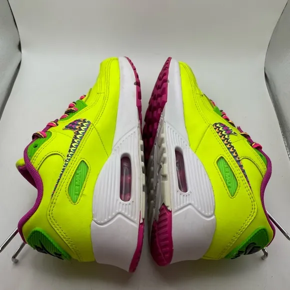 Nike Airmax 90 LTR bolt green sneakers size 2 youth
