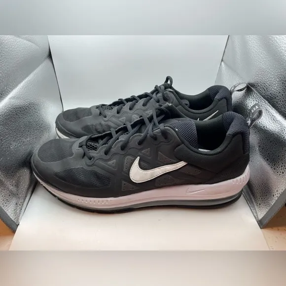 Nike AirMax Genome Mens black sneakers size 15