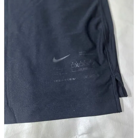 Nike A.P.S. Mens Large DriFIT ADV Short-Sleeve Black Versatile Shirt FN2971-010