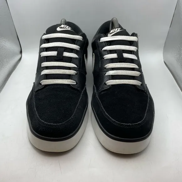 Nike Avid men’s black suede sneakers size 8