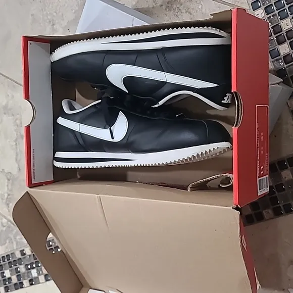 Nike Black and White Sneakers with Leather-like Upper. CORTEZ BASIC LEATHER '06
