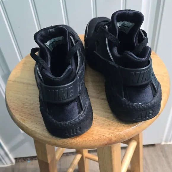 Nike Black Sneakers Huarache Design Versatile
