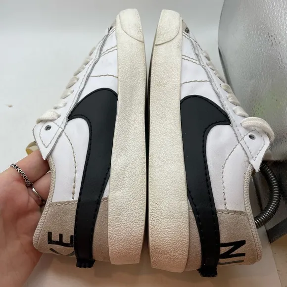 Nike Blazer ‘77 Jumbo men’s White and Black Sneakers size 7