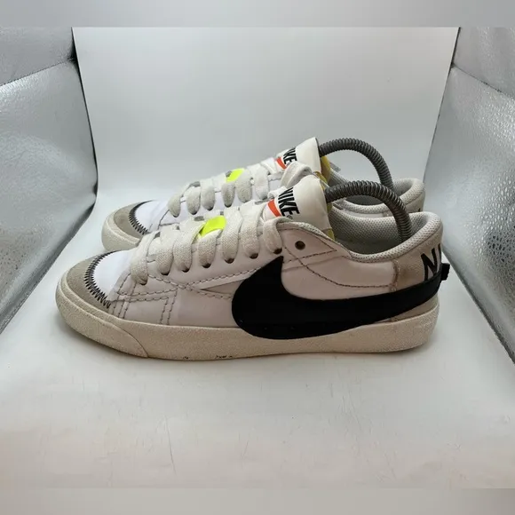 Nike Blazer ‘77 Jumbo men’s White and Black Sneakers size 7