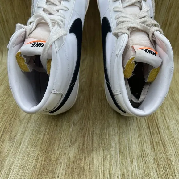 Nike Blazer Mid 77 Men's Size 10.5 Women's 12 White Sneakers Shoes‎ CZ1055-100