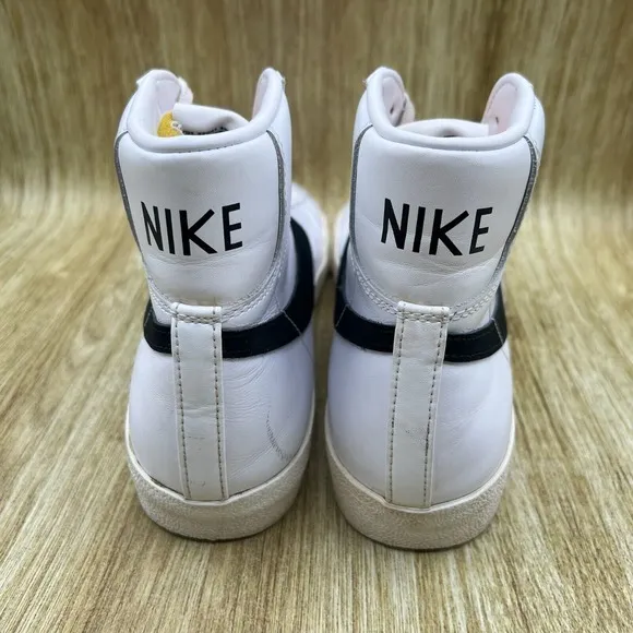 Nike Blazer Mid 77 Men's Size 10.5 Women's 12 White Sneakers Shoes‎ CZ1055-100