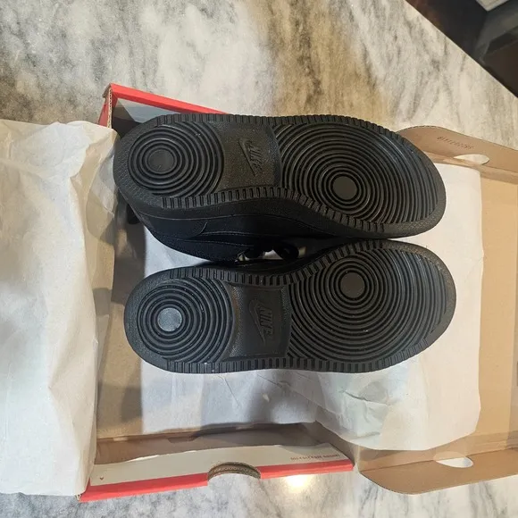 NIKE Court Borough Mid (GS) Boots - Size Youth Kids/Boy's 4Y - Black