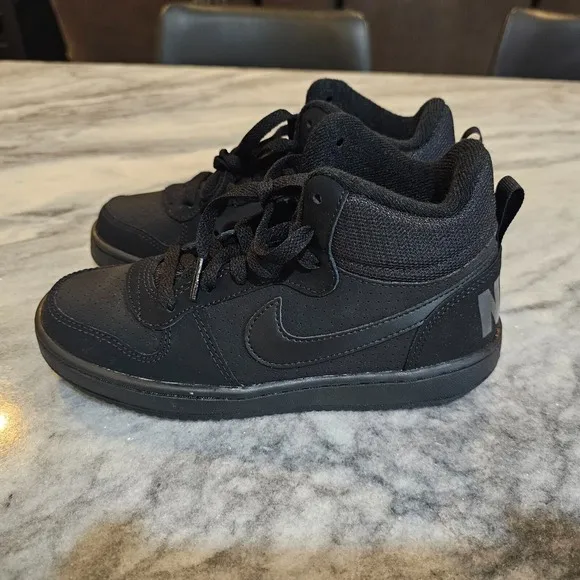 NIKE Court Borough Mid (GS) Boots - Size Youth Kids/Boy's 4Y - Black
