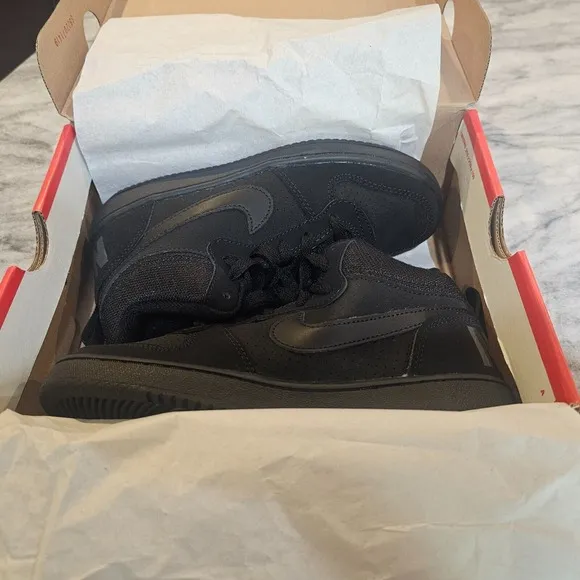 NIKE Court Borough Mid (GS) Boots - Size Youth Kids/Boy's 4Y - Black