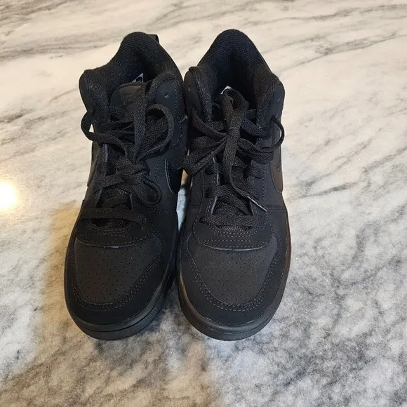 NIKE Court Borough Mid (GS) Boots - Size Youth Kids/Boy's 4Y - Black