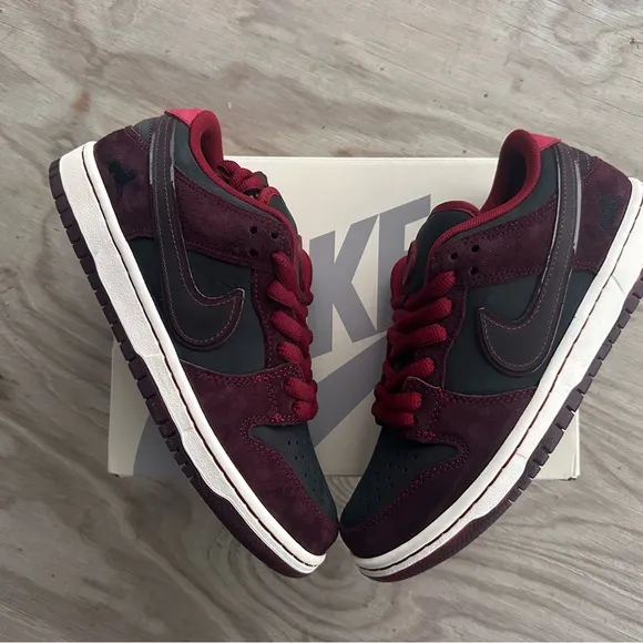Nike Dunk Low SB 'Mahogany Dark Beetroot' Size-6.5M/8W